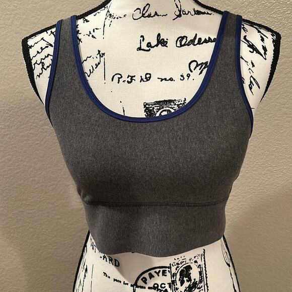 Under Armor sports bra sz M - Picture 1 of 3